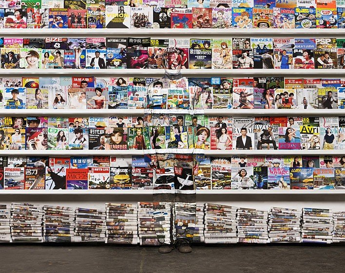 Ladies and Gentlemen...Liu Bolin. Took me like 5 min to see where he was Chinese artist Liu Bolin camouflages himself into any surroundings with paint! It can t