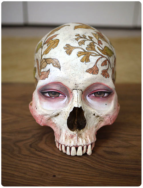 The Eyes That Follow. A bunch of pictures that stare back no matter where you're looking at them... This is what's gonna happen if the aliens decide that we don't look smart enough?